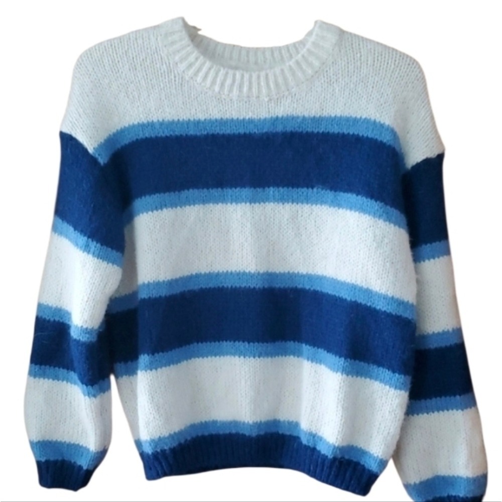 Major‎ Label Group Fuzzy Blue And Qhite Stripe Sweater Size Large